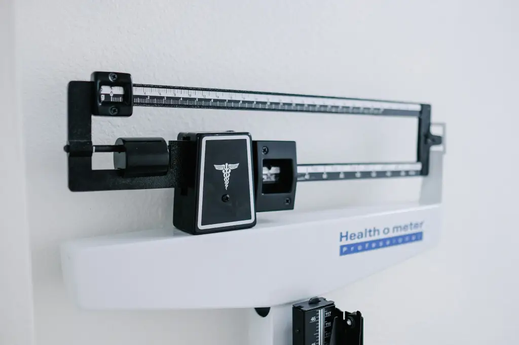 Hypnotherapy session supporting mindful weight loss and healthy habits